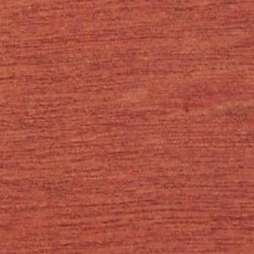 Textura de madera rojiza con vetas horizontales sutiles, color caoba.