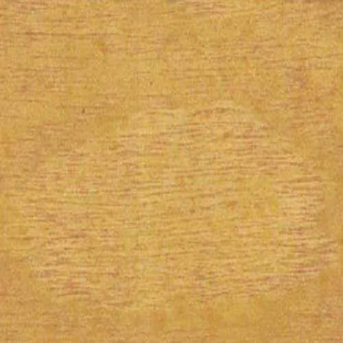 Texture de bois clair, ton miel doré, avec un grain horizontal fin et régulier.
