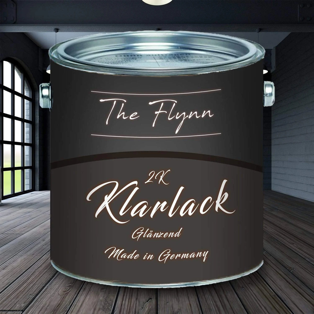 Puszka farby "The Flynn" 2K Klarlack Glänzend Made in Germany na drewnianej podłodze.