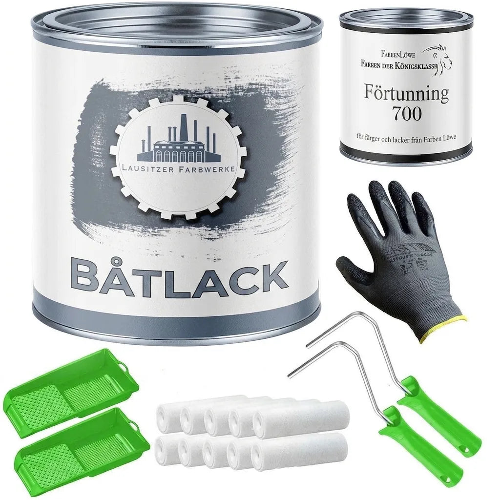 Målarpaket med båtlack, förtunning, målarrollers, brickor och handskar.