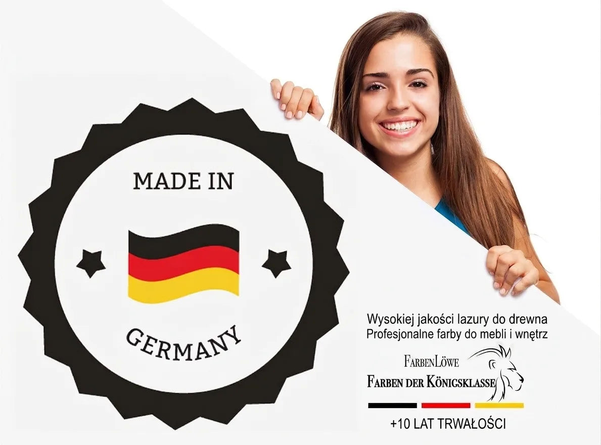 Uśmiechnięta kobieta z tablicą: etykieta Made in Germany z flagą oraz logo FarbenLöwe Farben der Königsklasse.