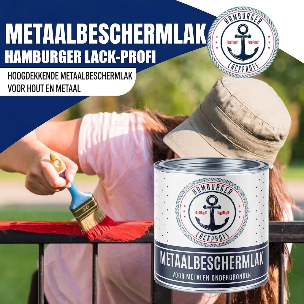 Persoon schildert reling met Hamburger Lack-Profi metaalbeschermingslak, hoogdekkend voor hout en metaal.
