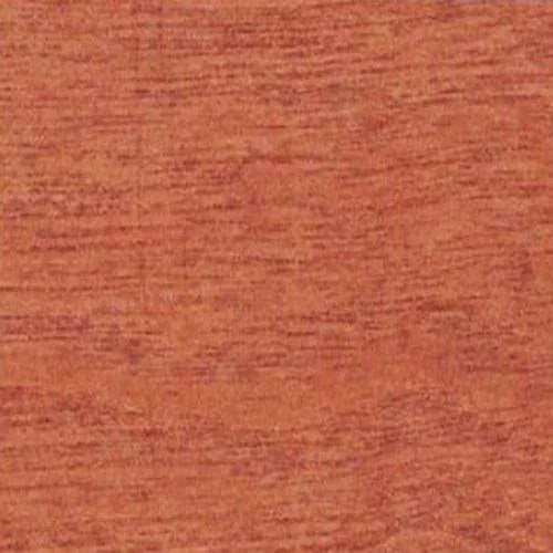 Textura de madera marrón rojiza con un veteado lineal sutil, ideal para acabados.