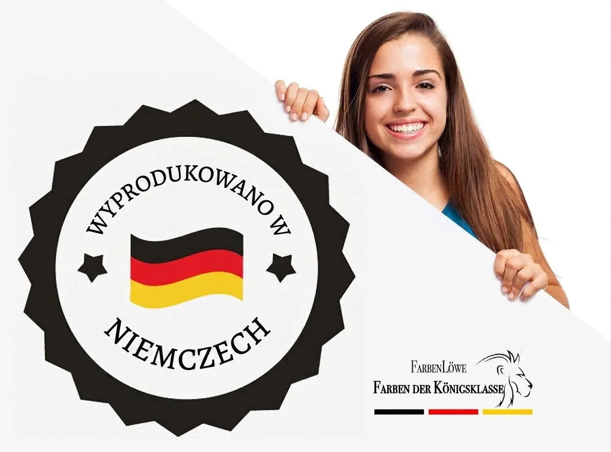 Uśmiechnięta kobieta prezentuje tablicę z logo FARBENLÖWE i napisem "MADE IN GERMANY", "FARBEN DER KÖNIGSKLASSE".